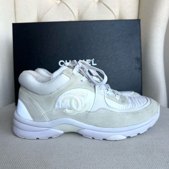 SOLD - Chanel - CC Suede Low Top Trainers Sneakers - Size 37 - White - Picture 2 of 7